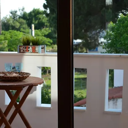 מלון דירות Maria 2 3*